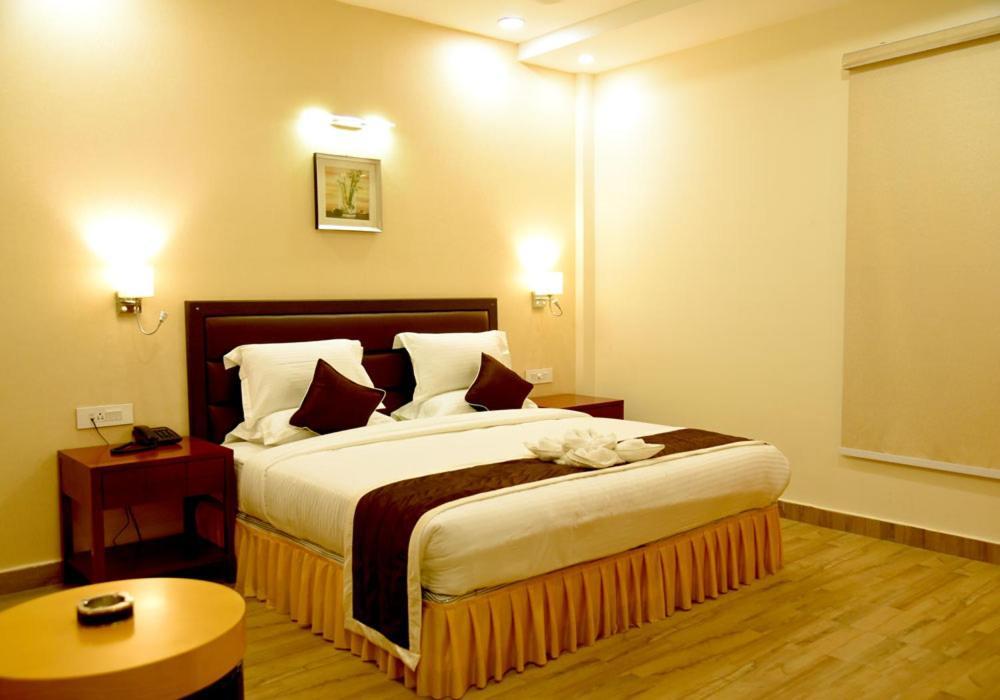 Hotel The Ved Mantra Gwalior Esterno foto