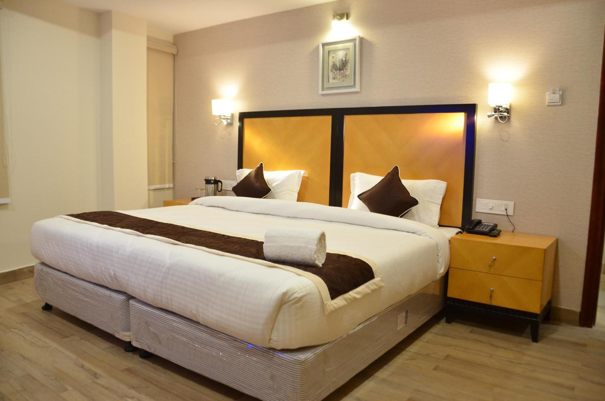 Hotel The Ved Mantra Gwalior Esterno foto