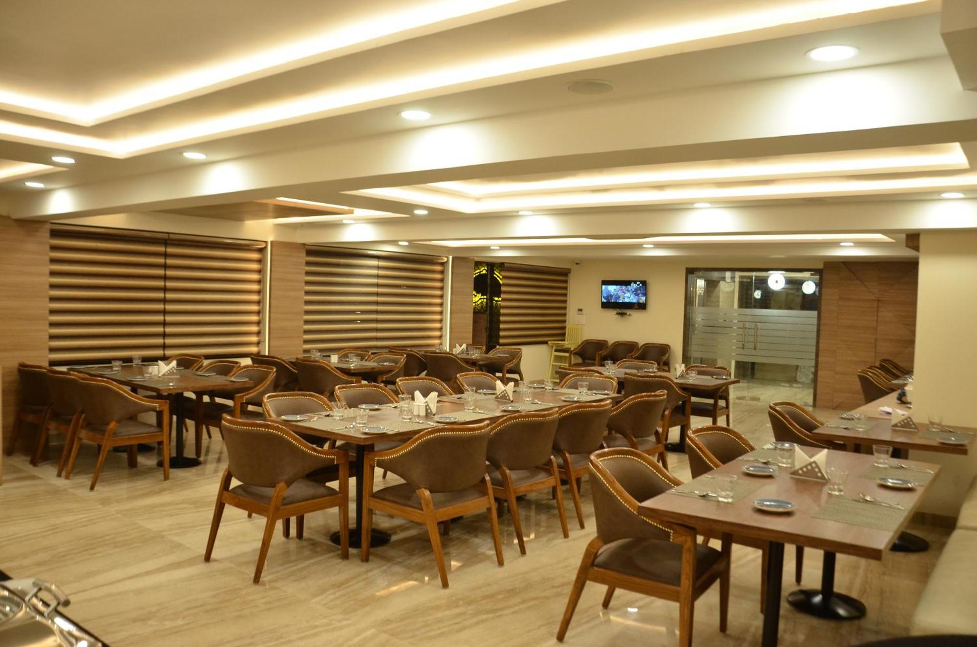 Hotel The Ved Mantra Gwalior Esterno foto