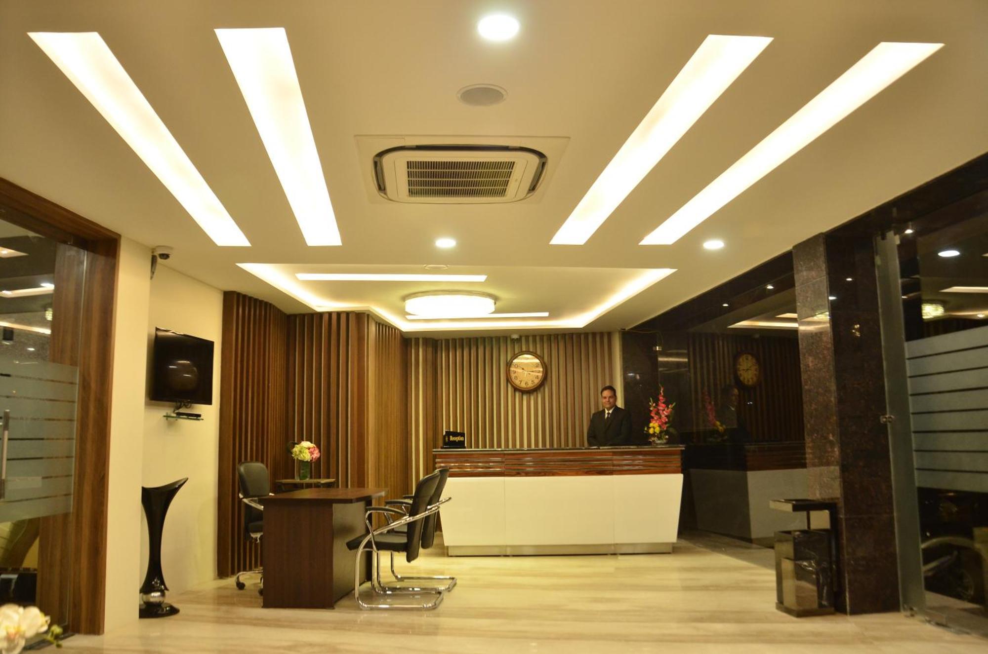 Hotel The Ved Mantra Gwalior Esterno foto
